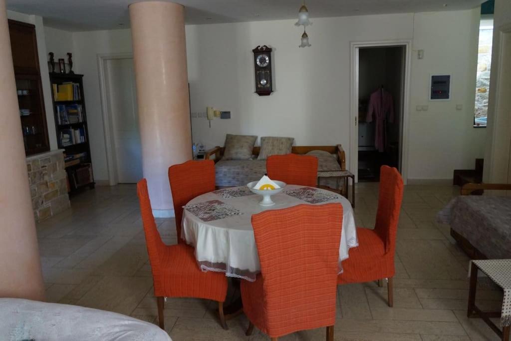 Apartment With A Garden, Bbq, Swimming Pool And Jacuzzi Dhráfi Zewnętrze zdjęcie