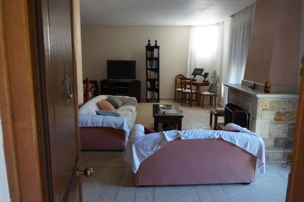 Apartment With A Garden, Bbq, Swimming Pool And Jacuzzi Dhráfi Zewnętrze zdjęcie