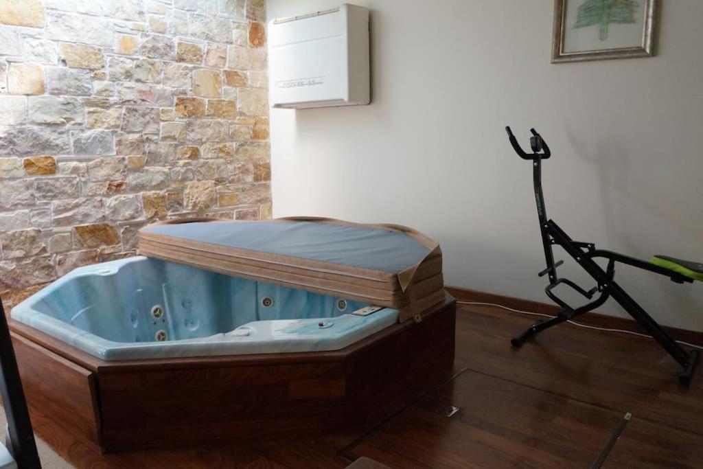 Apartment With A Garden, Bbq, Swimming Pool And Jacuzzi Dhráfi Zewnętrze zdjęcie